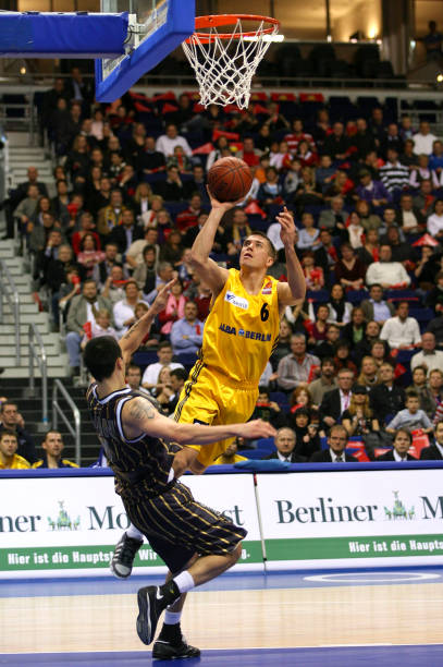 在强敌环伺 在强敌环伺