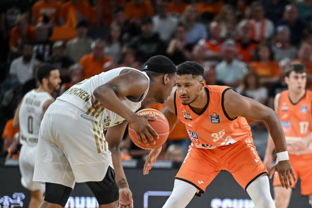 岁的女孩受 岁的女孩受