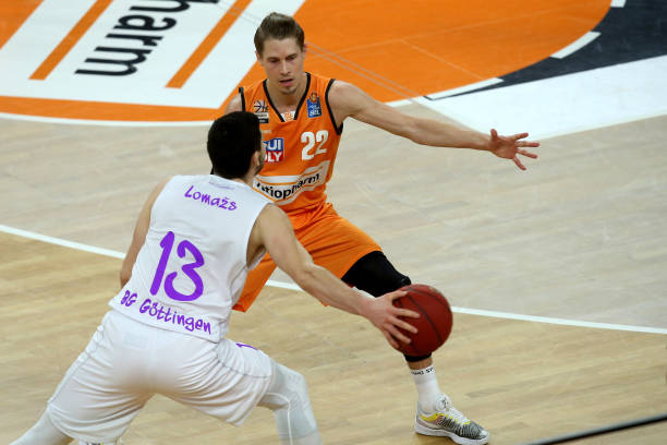 当年穆帅离 当年穆帅离